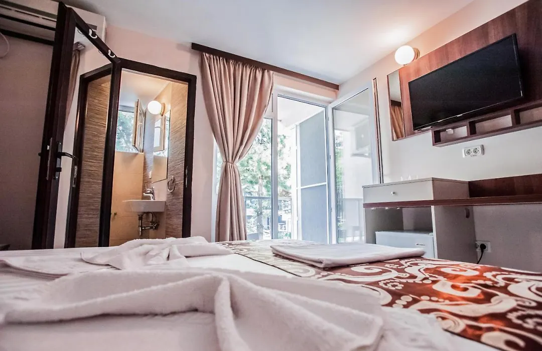 Jijo'S Hotel-1
