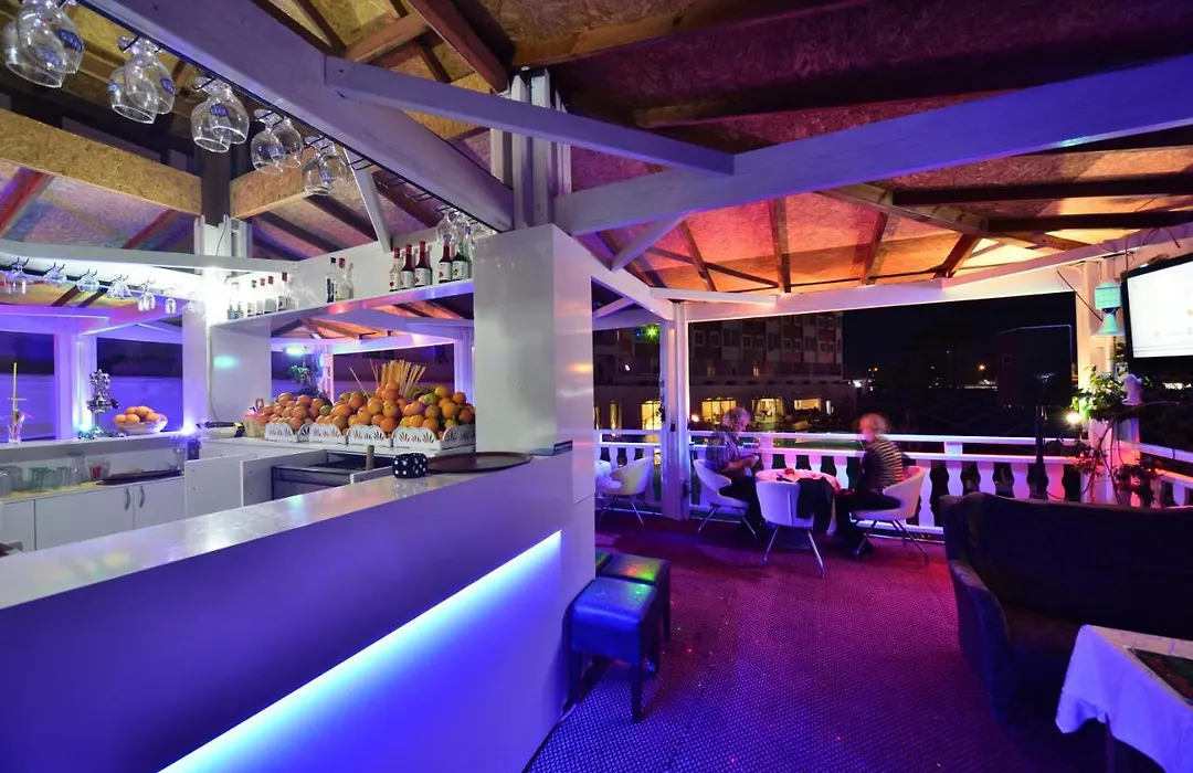 Side Royal Paradise-1