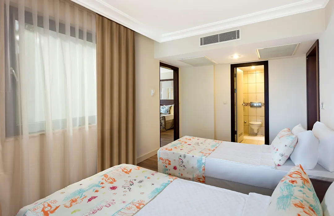 Seven Seas Hotel Life-1