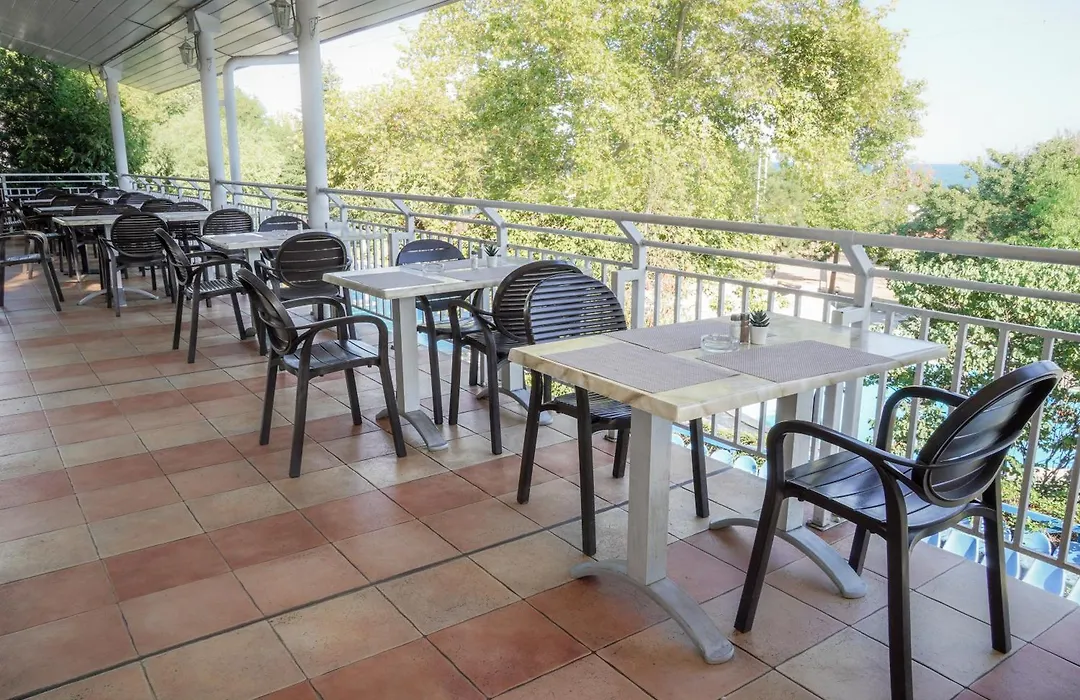 Hotel Sandy Beach-1