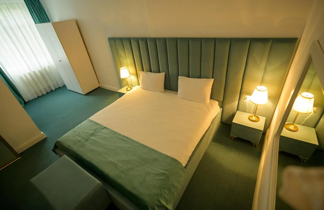 Hotel Queen Vera-1