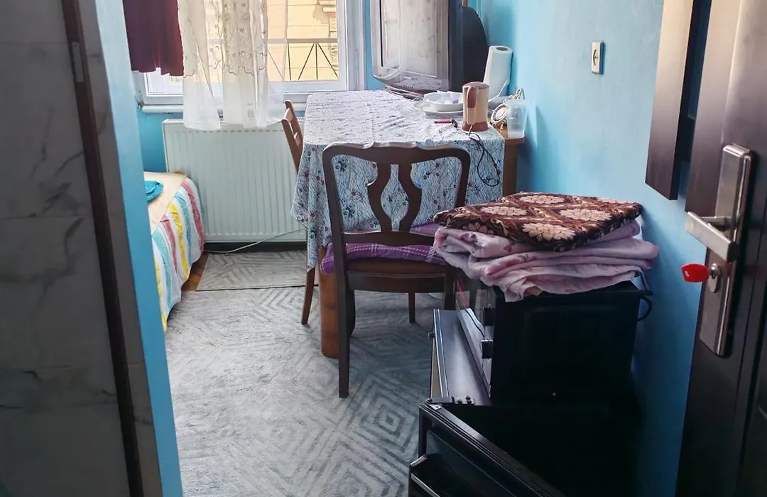 La doi pași de Biserica Neagră-1
