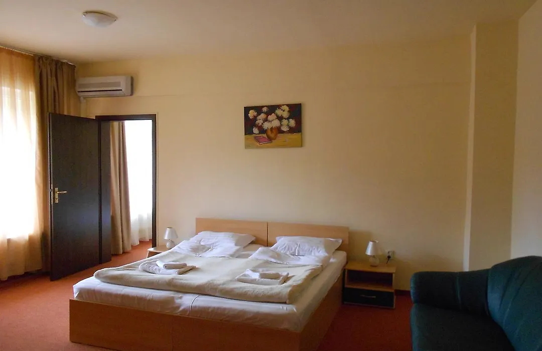 Hotel Diana-1