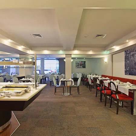 Ramada By Wyndham Bucharest Parc Hotel-2