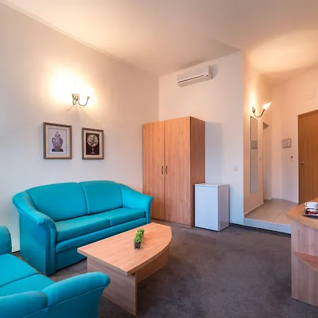 Lotus Family Hotel - Free Parking-2