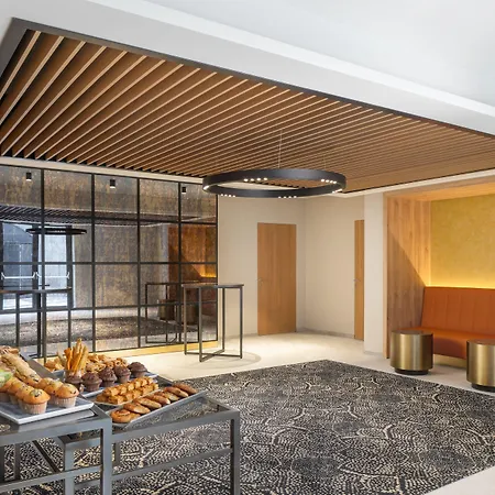 Courtyard By Marriott Cluj - Napoca Downtown-2