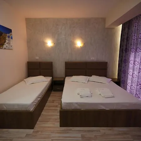 SANTORINI CAMERE DE INCHIRIAT mamaia nord-2