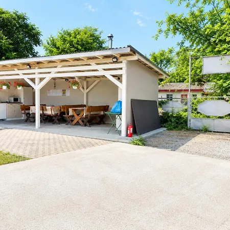 Camping Bucuria Bungalow-2