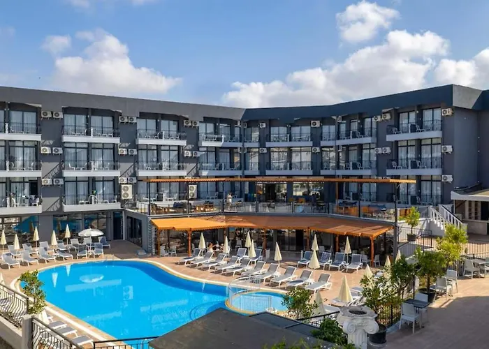 Clover Magic Park Side Hotel