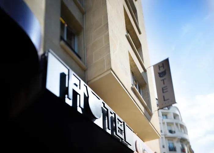 Hotel Le Chat Noir Paris