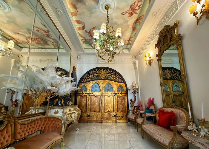 Conacul Coroanei Luxury Boutique Hotel Bucureşti